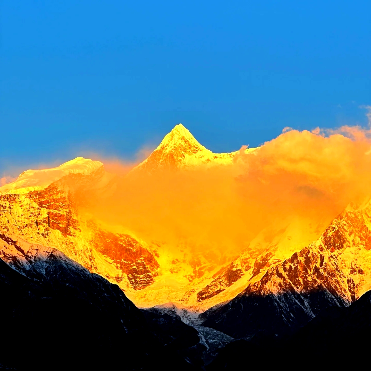 南迦巴瓦日照金山