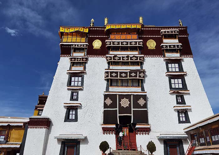 布达拉宫在哪？位于哪个城市？